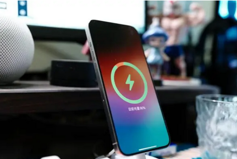 博野苹果15换屏服务分享用什么充电器给iPhone15充电更好 